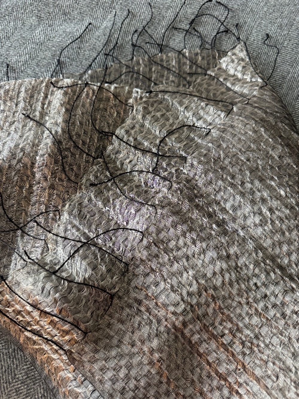 NWOT, ROOST, STUNNING ALCHEMY SCARF, LIGHTLY WOVEN PEWTER METALLIC W/FRINGE ENDS - Picture 11 of 12
